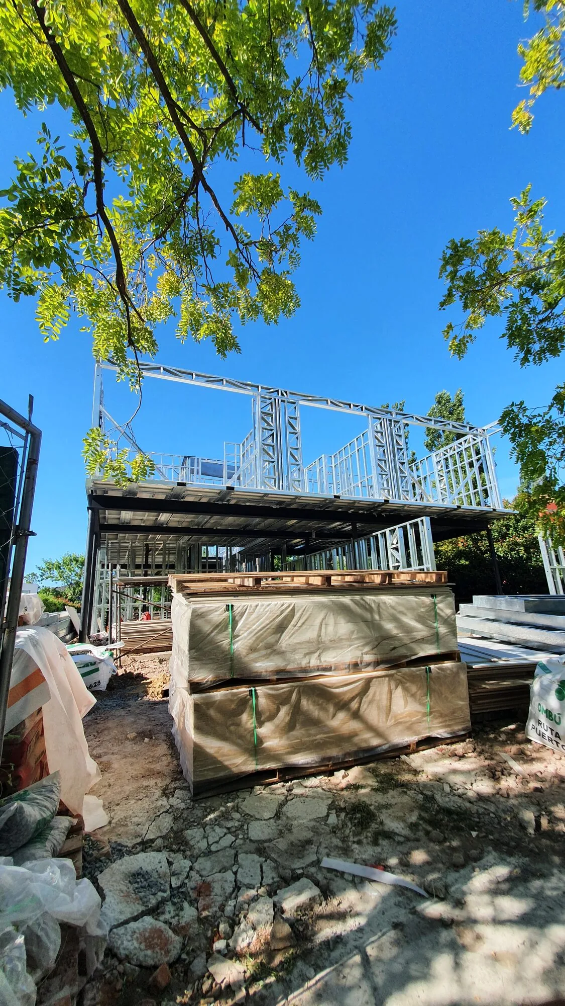 Casa Castores, estructura y materiales en obra