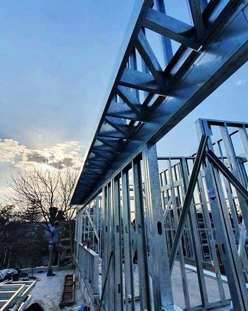 Vigas de acero al amanecer